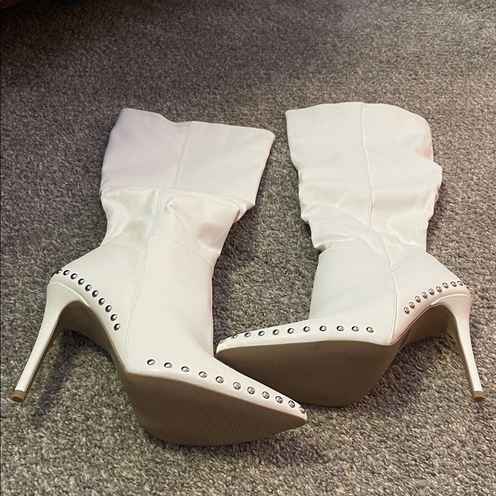 Elegant White Studded Women's Boots